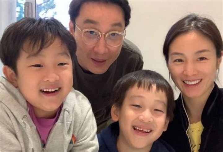 Lee Hwi-jae Biography, Age, Height, Wife, Net Worth, Family