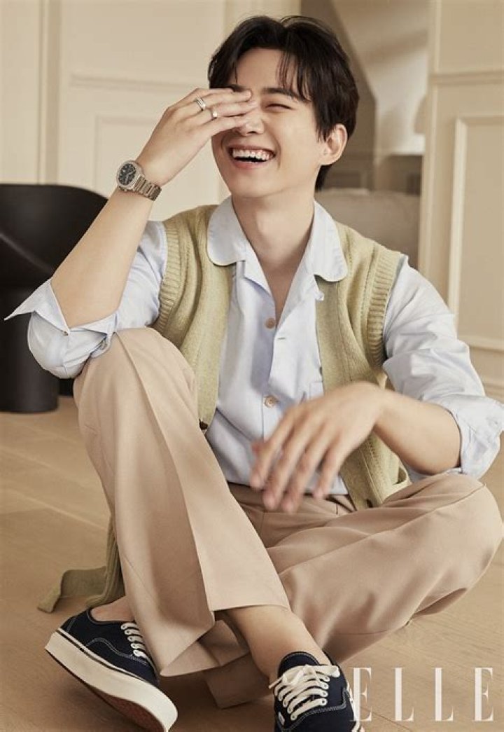 Lee Junho (Pop Singer) - Age, Birthday, Bio, Facts, Family, Net Worth, Height & More