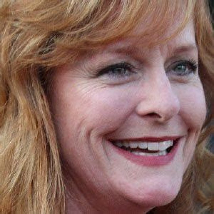 Mary Elizabeth McDonough (TV Actress) - Age, Birthday, Bio, Facts, Family, Net Worth, Height & More