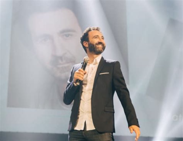 Mathieu Madénian Épouse