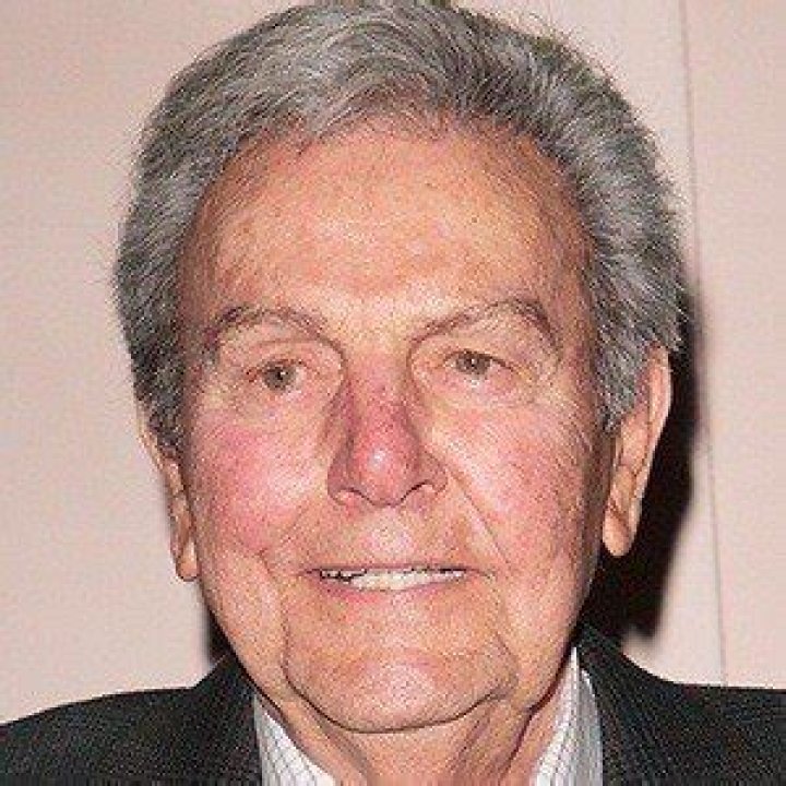 Mike Connors (TV Actor) - Age, Birthday, Bio, Facts, Family, Net Worth, Height & More