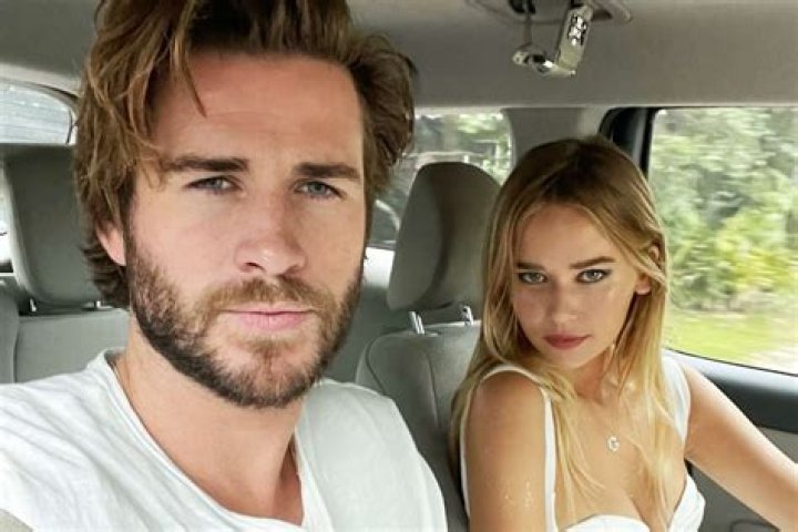 OMGMiley Cyrus Confirms Marriage To Liam Hemsworth In Sweet New Pics
