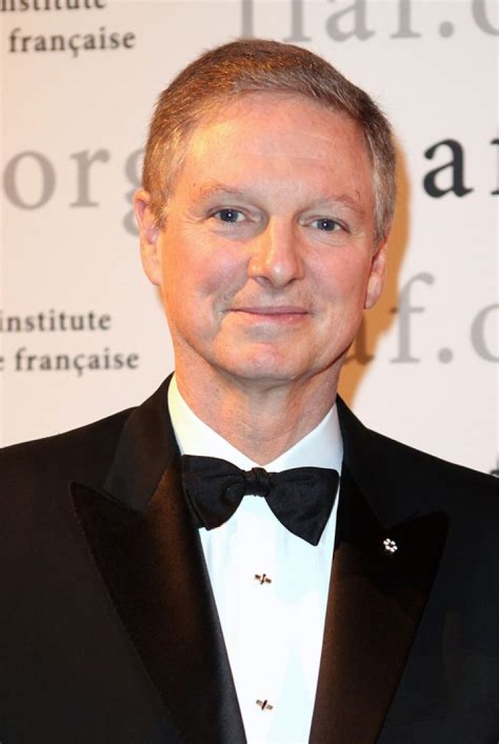 Paul Desmarais (Entrepreneur) - Age, Birthday, Bio, Facts, Family, Net Worth, Height & More