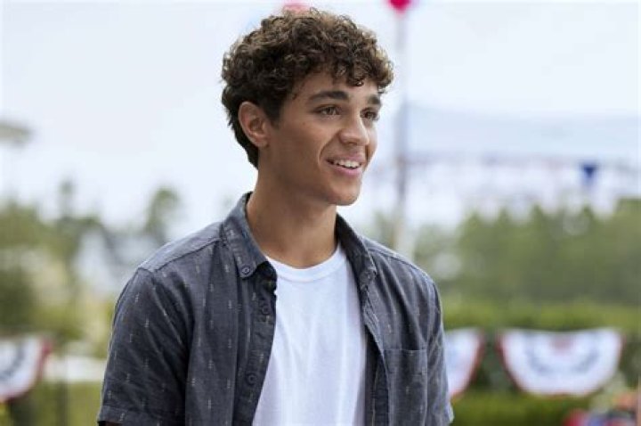 Paul Iacono (TV Actor) - Age, Birthday, Bio, Facts, Family, Net Worth, Height & More