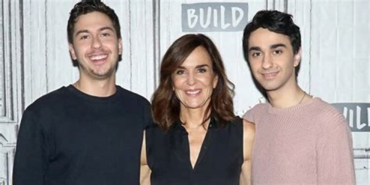 Polly Draper (TV Actress) - Age, Birthday, Bio, Facts, Family, Net Worth, Height & More
