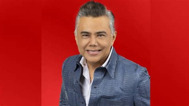 Raúl Brindis (Radio Host) - Age, Birthday, Bio, Facts, Family, Net Worth, Height & More