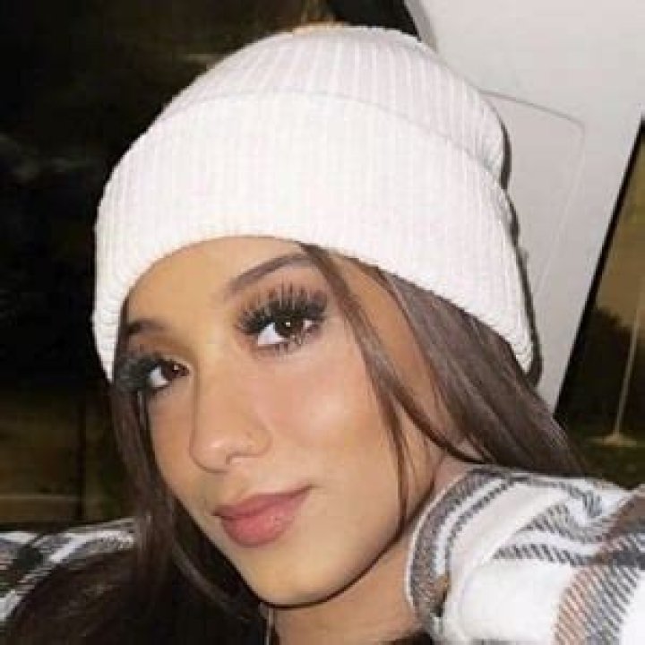 Selena sassysoundsasmr (TikTok Star) - Age, Birthday, Bio, Facts, Family, Net Worth, Height & More