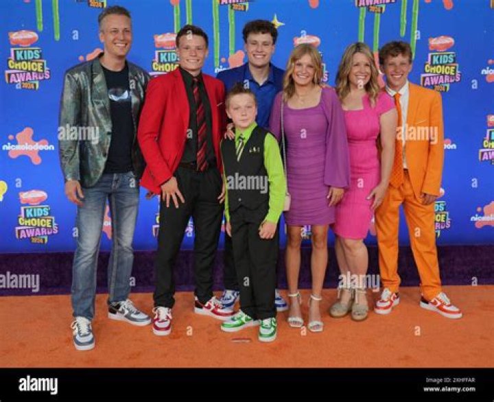 Shane Myler (TV Actor) - Age, Birthday, Bio, Facts, Family, Net Worth, Height & More