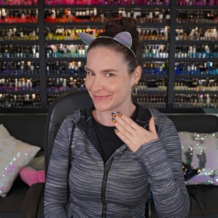 Simply Nailogical (YouTube Star) - Age, Birthday, Bio, Facts, Family, Net Worth, Height & More