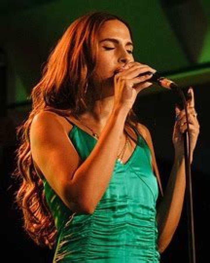 Snoh Aalegra (R&B Singer) - Age, Birthday, Bio, Facts, Family, Net Worth, Height & More
