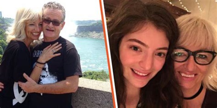 Sonja Yelich (Poet) - Age, Birthday, Bio, Facts, Family, Net Worth, Height & More
