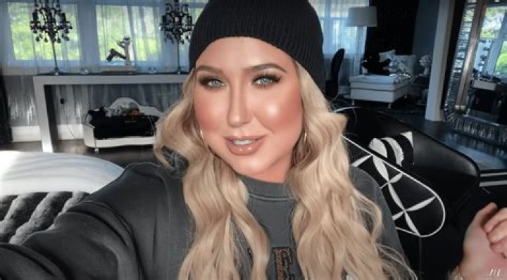 Sparkle, Shimmer and Glam! Take a Tour of YouTube Beauty Vlogger Jaclyn Hill’s Florida Home