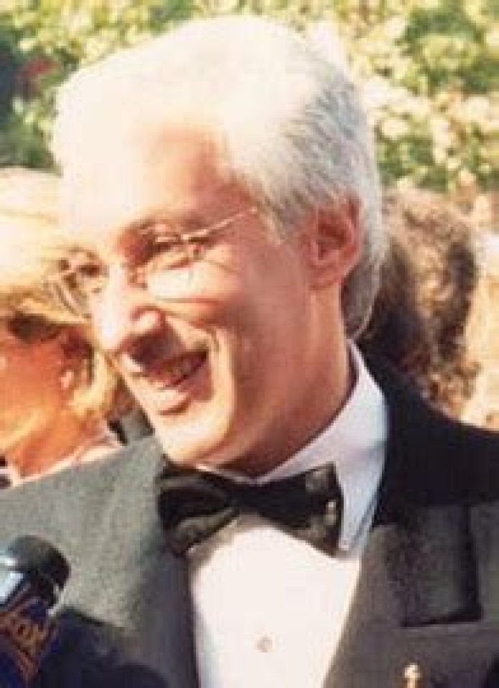 Steven Bochco (TV Producer) - Age, Birthday, Bio, Facts, Family, Net Worth, Height & More