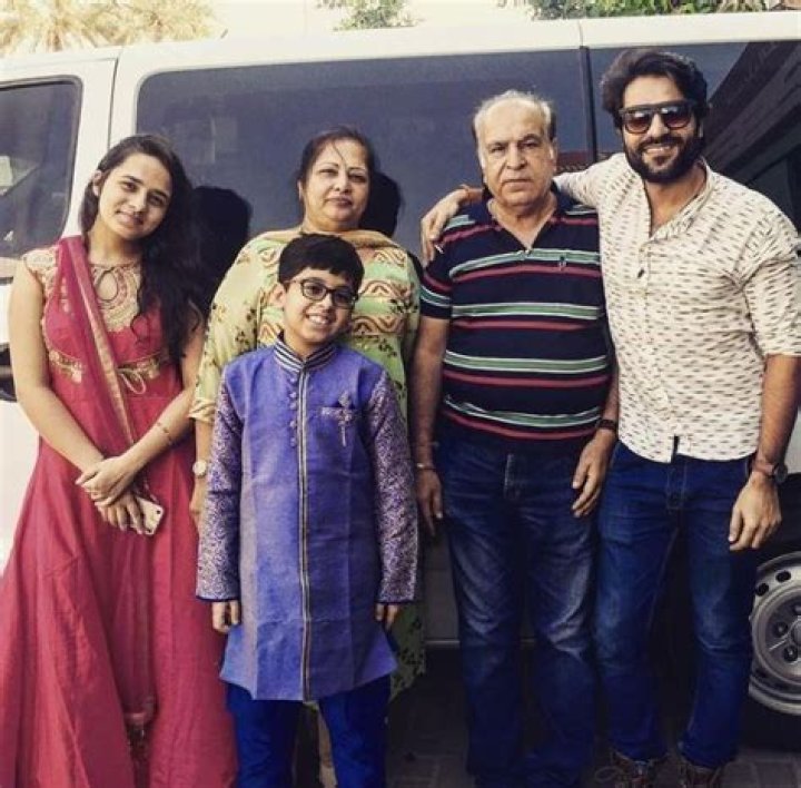 Sunny Hinduja Wiki - Age, Wife, Movies, Biography, Family & More