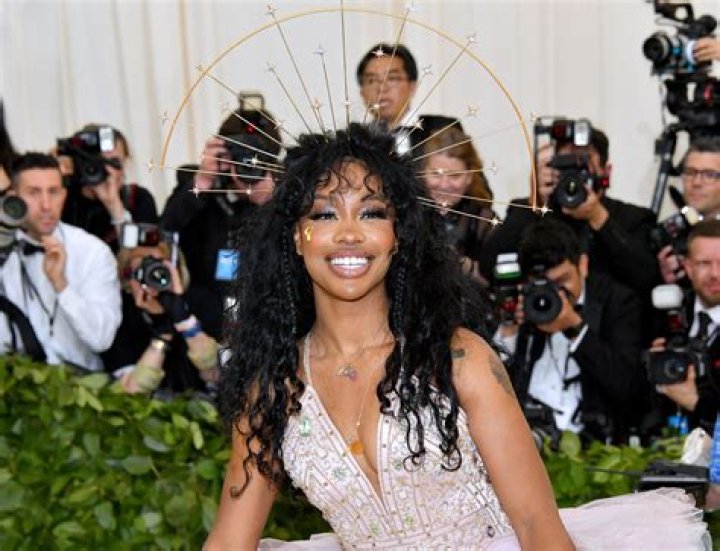 SZA Calls Out Unfaithful Ex-Boyfriend At London Concert