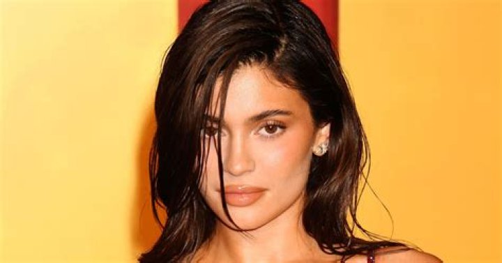 Too Sexy for Social Media?16-Year-Old Kylie Jenner’s Raciest Instagram Pics