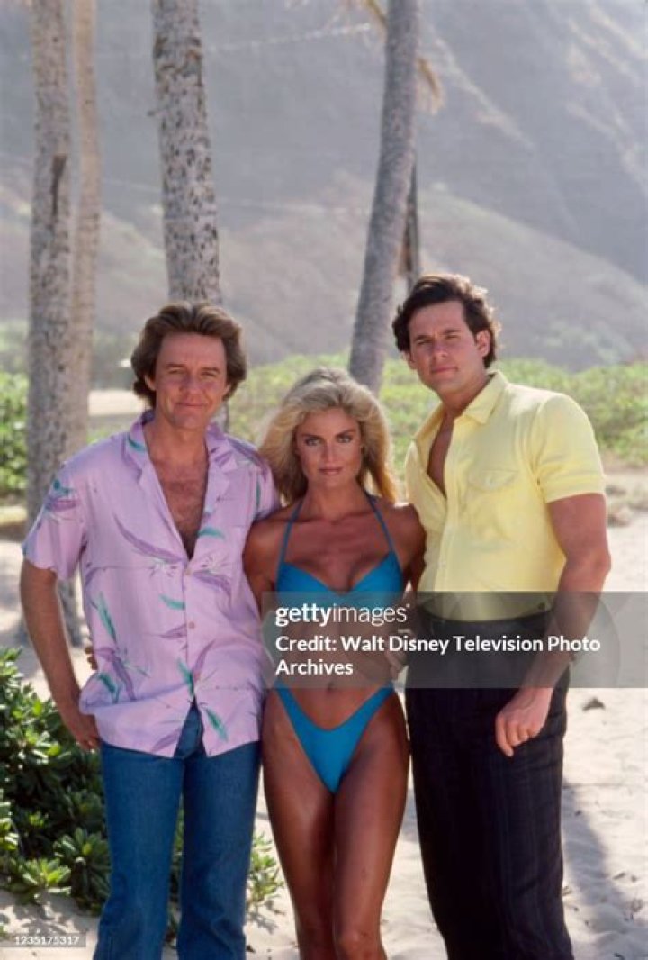 Tracy Scoggins – Celebsgraphy