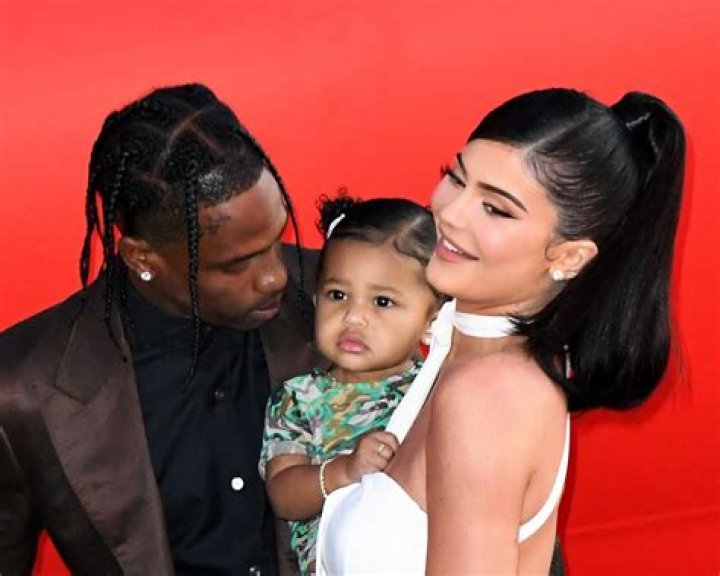 Travis Scott Loves to ‘Read’ or ‘Sing Little Lullabies’ to Daughter Stormi Webster