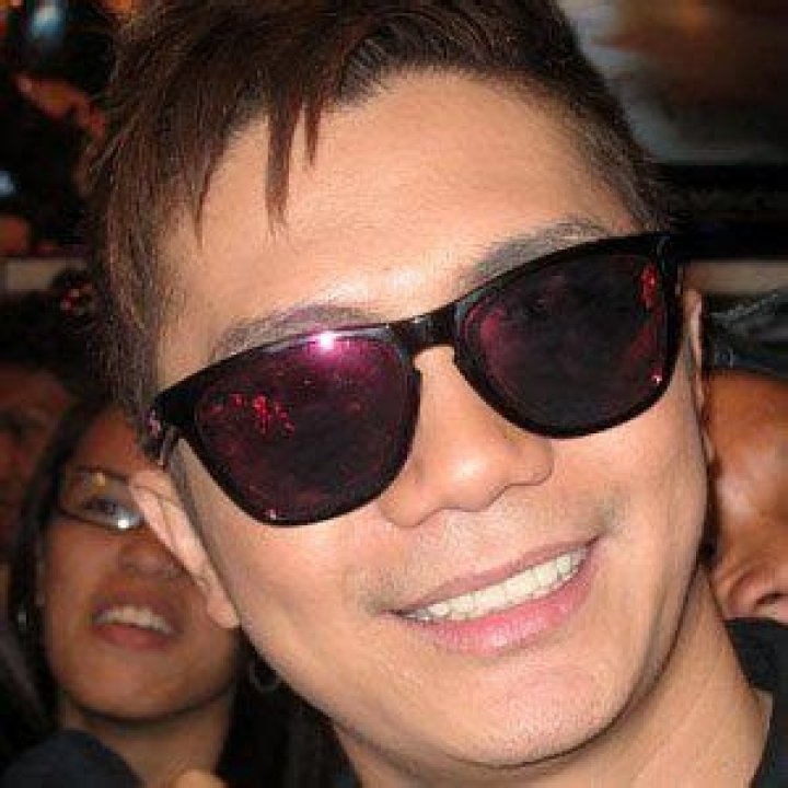 Vhong Navarro (Dancer) - Age, Birthday, Bio, Facts, Family, Net Worth, Height & More