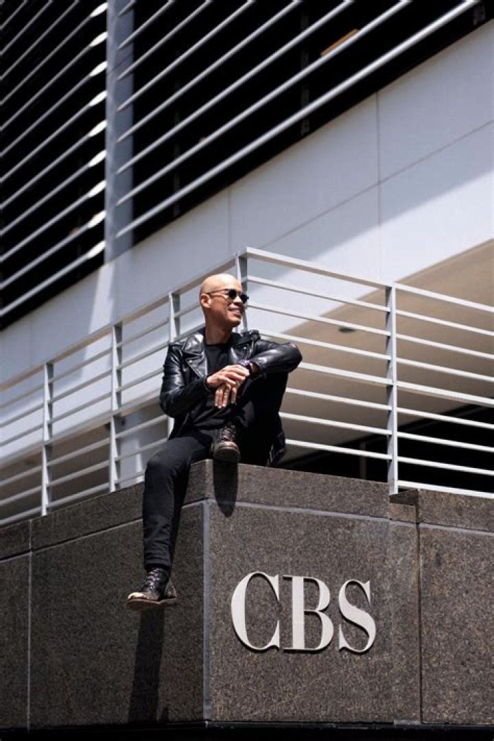 Vladimir Duthiers – Celebsgraphy