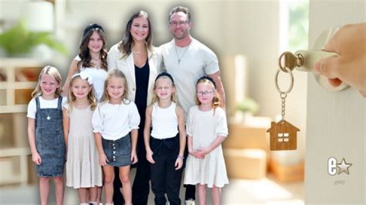 What does Mimi on OutDaughtered do for a living?