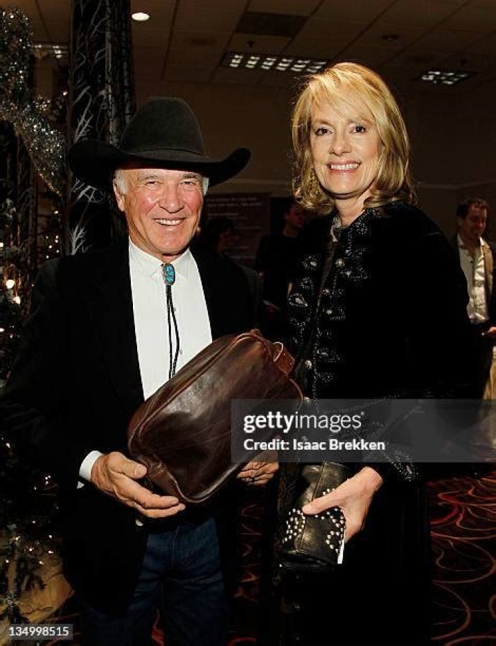 Who is Julanne Mahan? Meet Larry Mahan's Wife
