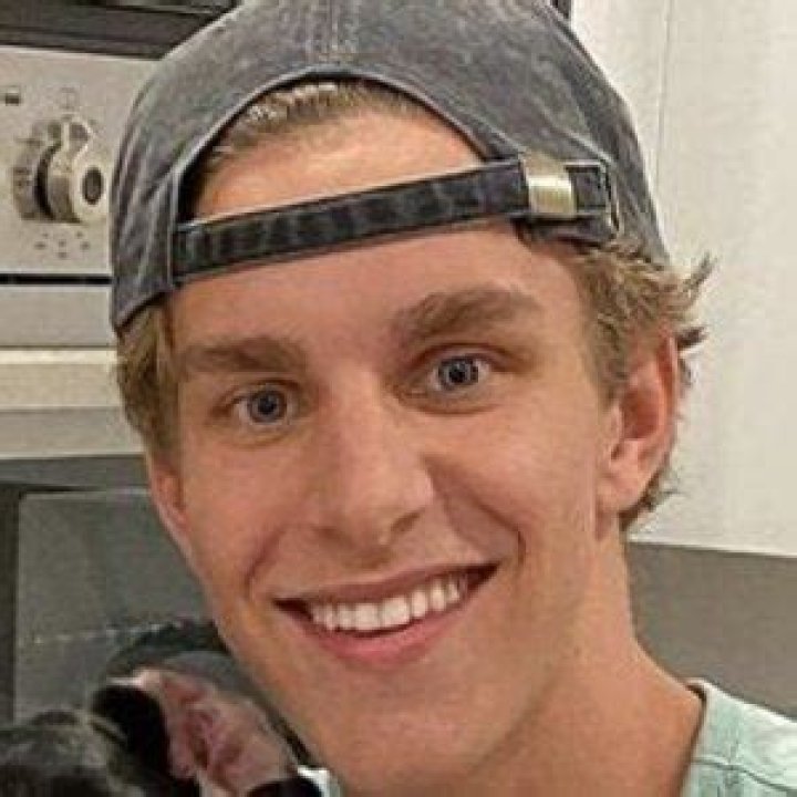 Zack Fairhurst (TikTok Star) - Age, Birthday, Bio, Facts, Family, Net Worth, Height & More