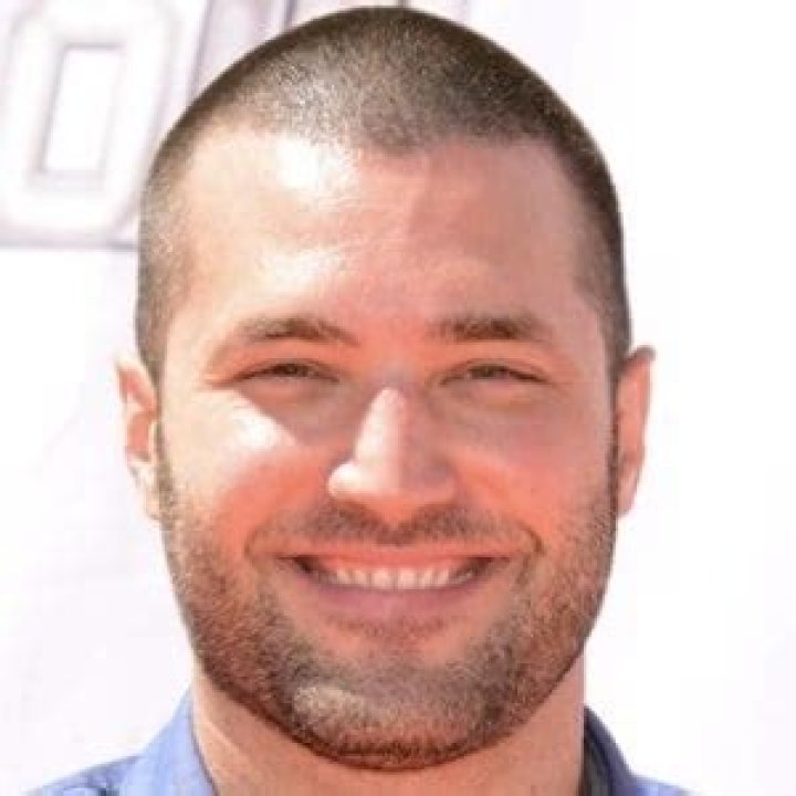 Zoran Korach (TV Actor) - Age, Birthday, Bio, Facts, Family, Net Worth, Height & More